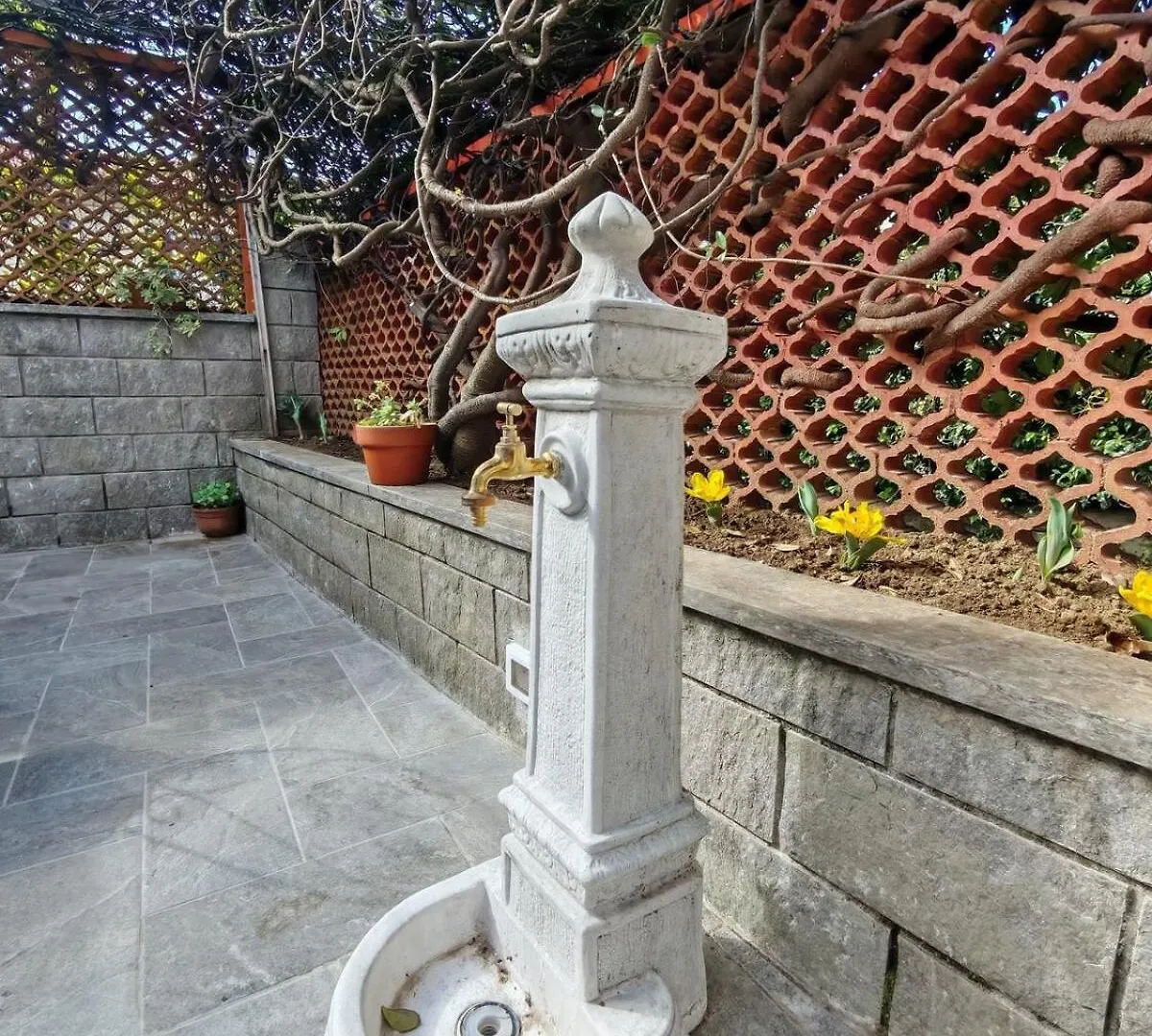 Casa Vacanze Il Tulipano Cerro  0*, Cerro (Laveno-Mombello) Włochy